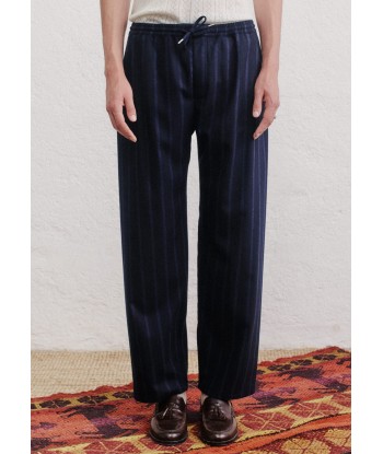 A KIND OF GUISE - SAMURAI TROUSERS OSCURO NAVY STRIPES est présent 